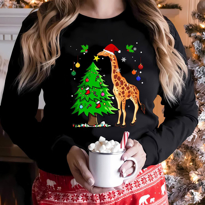 Giraffe Christmas Shirt, Cute Giraffe Crewneck Unisex T Shirt