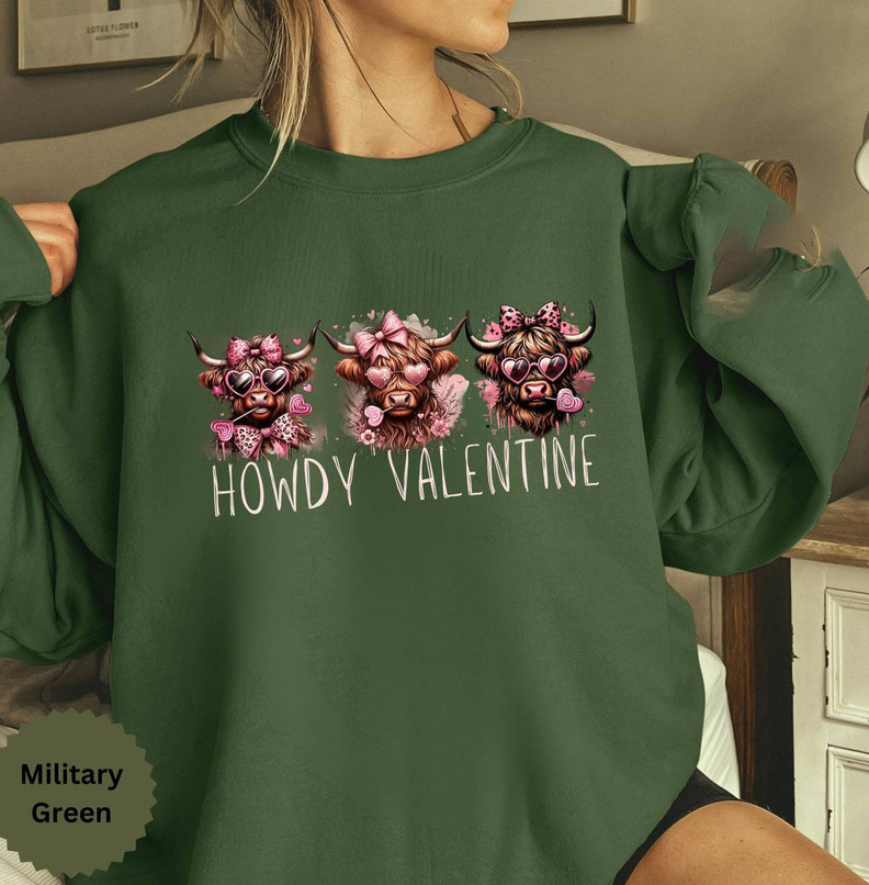 New Rare Country Highland Cow Sweatshirt , Howdy Valentine Shirt Sweater